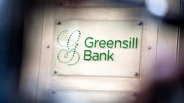 Schild der Greensill-Bank  (Foto: dpa Bildfunk, Picture Alliance)