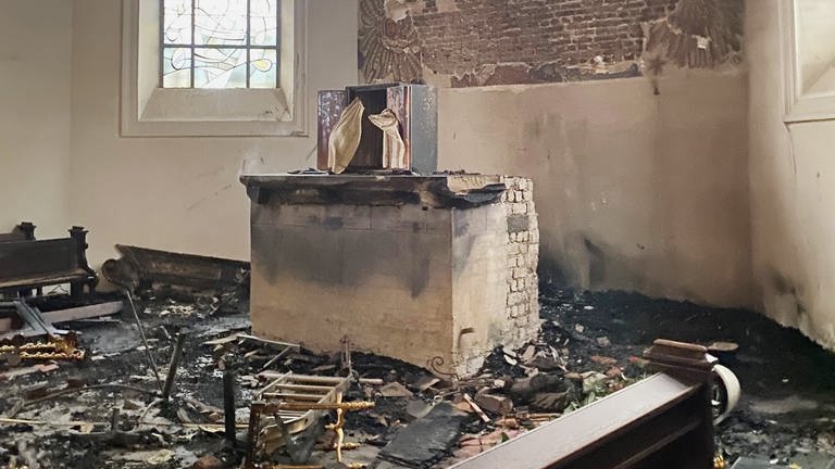 Brand in der Kirche von Wissen (Foto: Berno Neuhoff)