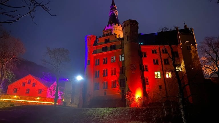 Schloss Arenfels von außen beim Schlossleuchten 2023 (Foto: SWR)