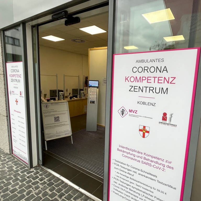 Eingangstüre des Corona Kompetenz Zentrums in Koblenz