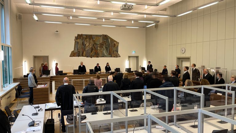 Prozess um Anlagebetrug im Internet - vor dem Landgericht Koblenz wird die Verhandlung gegen sieben Beschuldigte eröffnet (Foto: SWR)