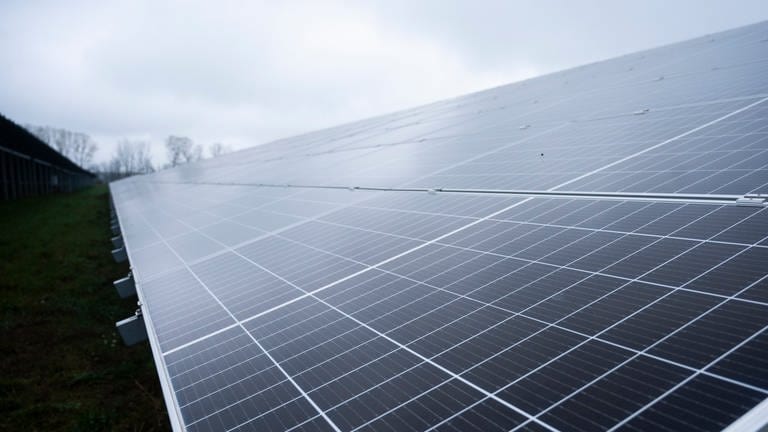 Büchel in der Eifel eröffnet einen großen Solarpark mit Photovoltaikanlagen (Symbolbild) (Foto: dpa Bildfunk, Picture Alliance)