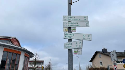 Der Radverkehr sei in Windhagen gut ausgeschildert, sagt der Bürgermeister von Windhagen. Es würden sogar zwei touristische Radwege durch den Ort führen. (Foto: SWR)