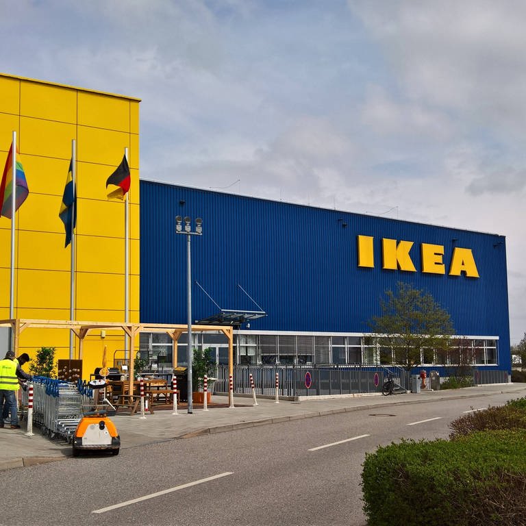 Ein IKEA Möbelhaus von außen (Foto: IMAGO, IMAGO/Manfred Segerer)