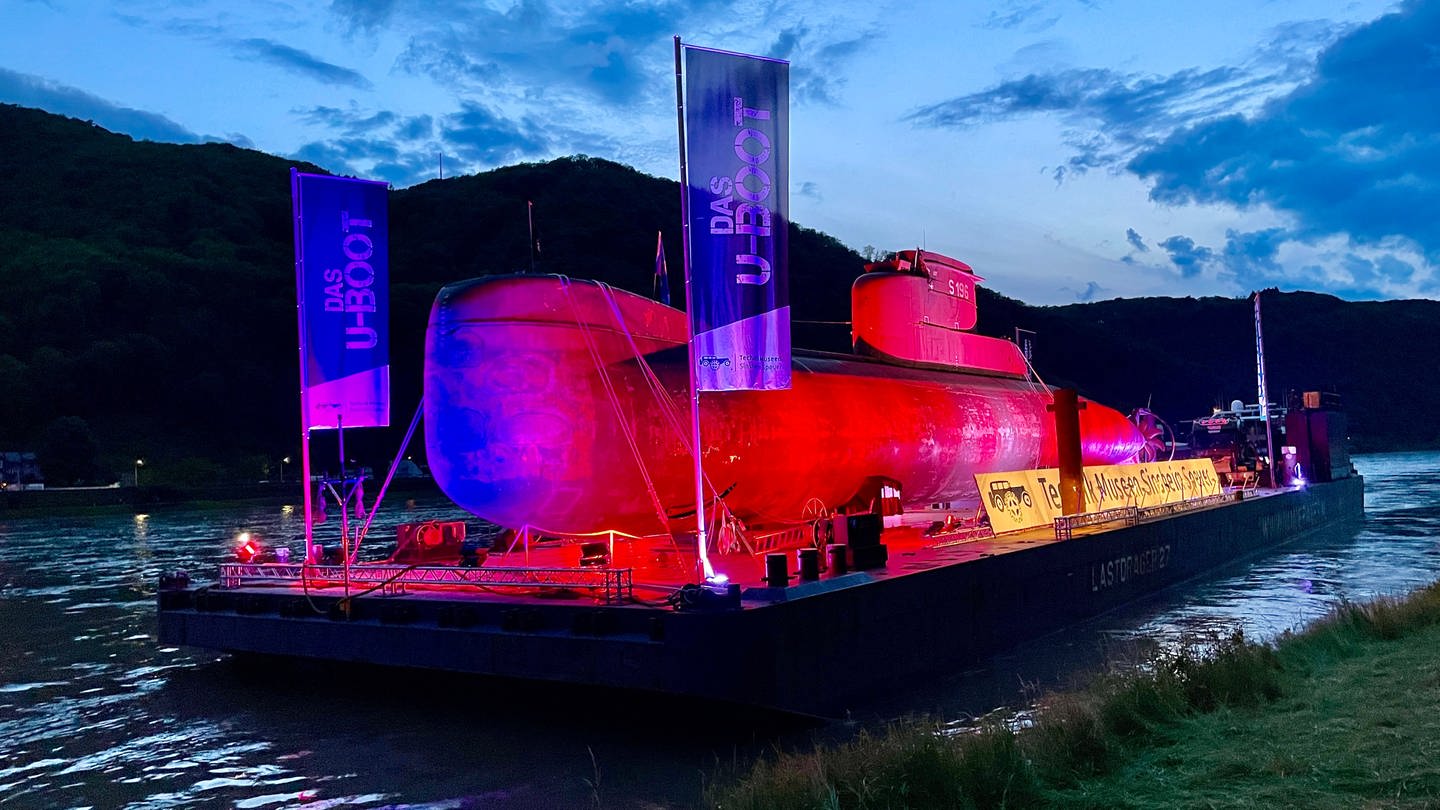 Das U-Boot auf seinem Weg ins Technikmuseum - mit Halt in Lahnstein. (Foto: SWR, Bruno Nonninger)