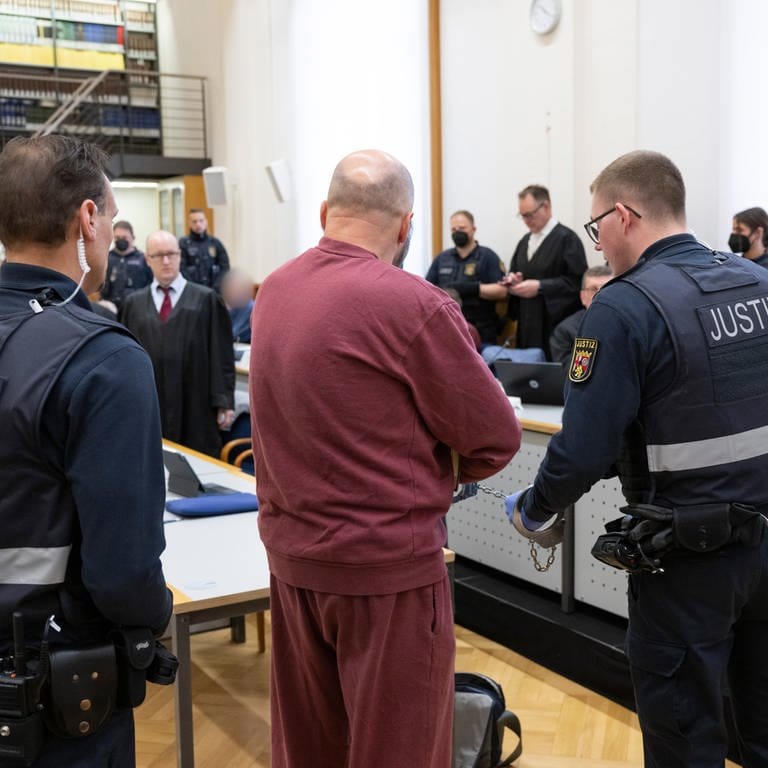 "Reichsbürger"-Gruppe vor Gericht: In Koblenz ist der Prozess rund um die geplante Lauterbach Entführung gestartet.