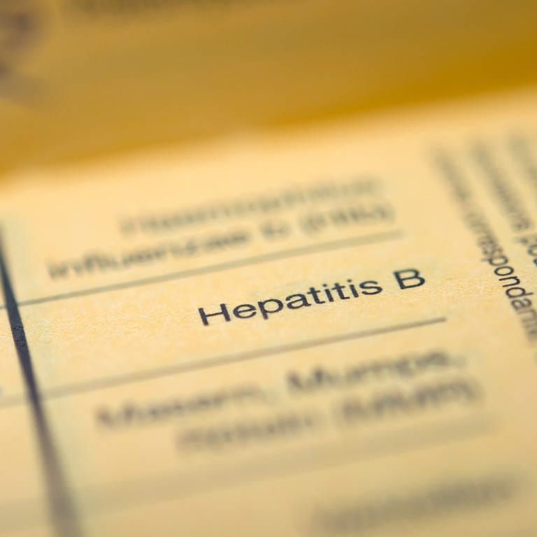Der Schriftzug «Hepatitis B» in einem Impfpass