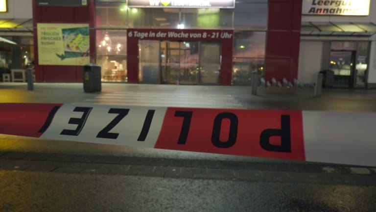 In der Nacht zum Dienstag haben Unbekannte in Koblenz einen Geldautomaten gesprengt. 
