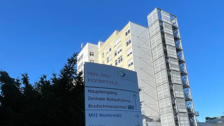 Das Herz-Jesu-Krankenhaus in Dernbach. (Foto: SWR)