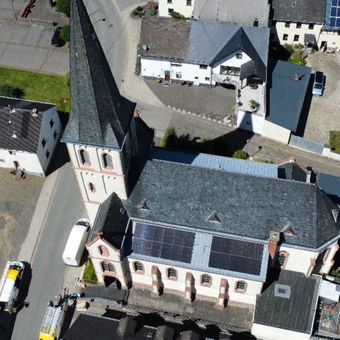 Die Kirche St. Vinzenz in Illerich hat nun eine Photovoltaikanlage. (Foto: Foto: Karl-Heinz Gilles)