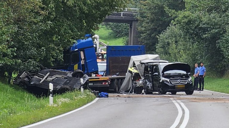 Schwerer Verkehrsunfall mit zwei Toten auf B50 bei Büchenbeuren (Foto: Florian Blaes)