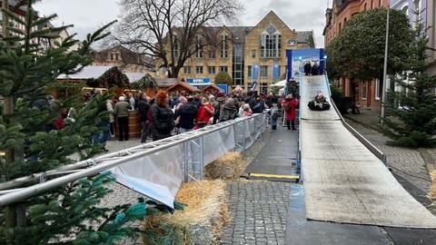 Rutschbahn auf dem Weihnachtsmarkt in Boppard (Foto: SWR)