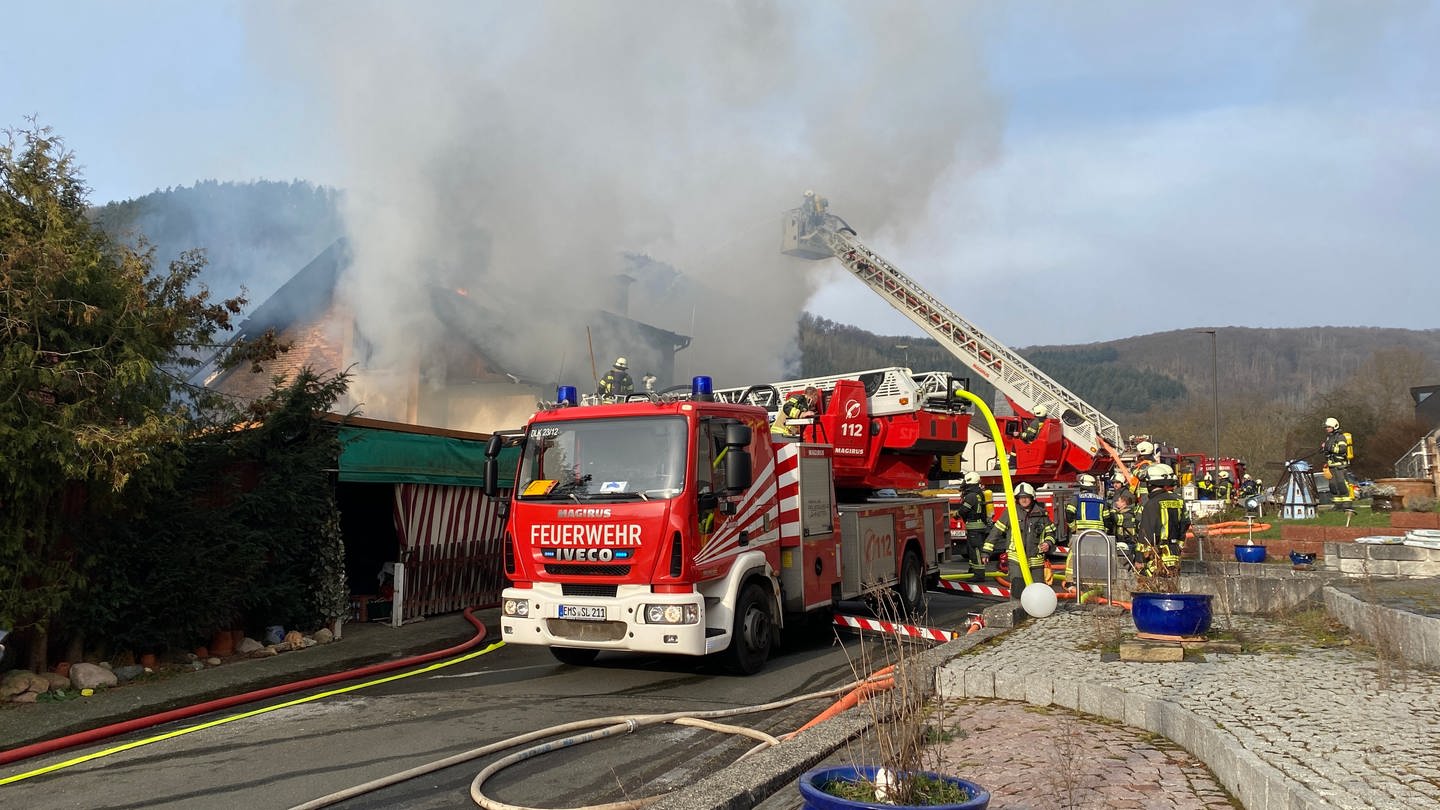 Wohnhausbrand in Miellen (Foto: SWR)