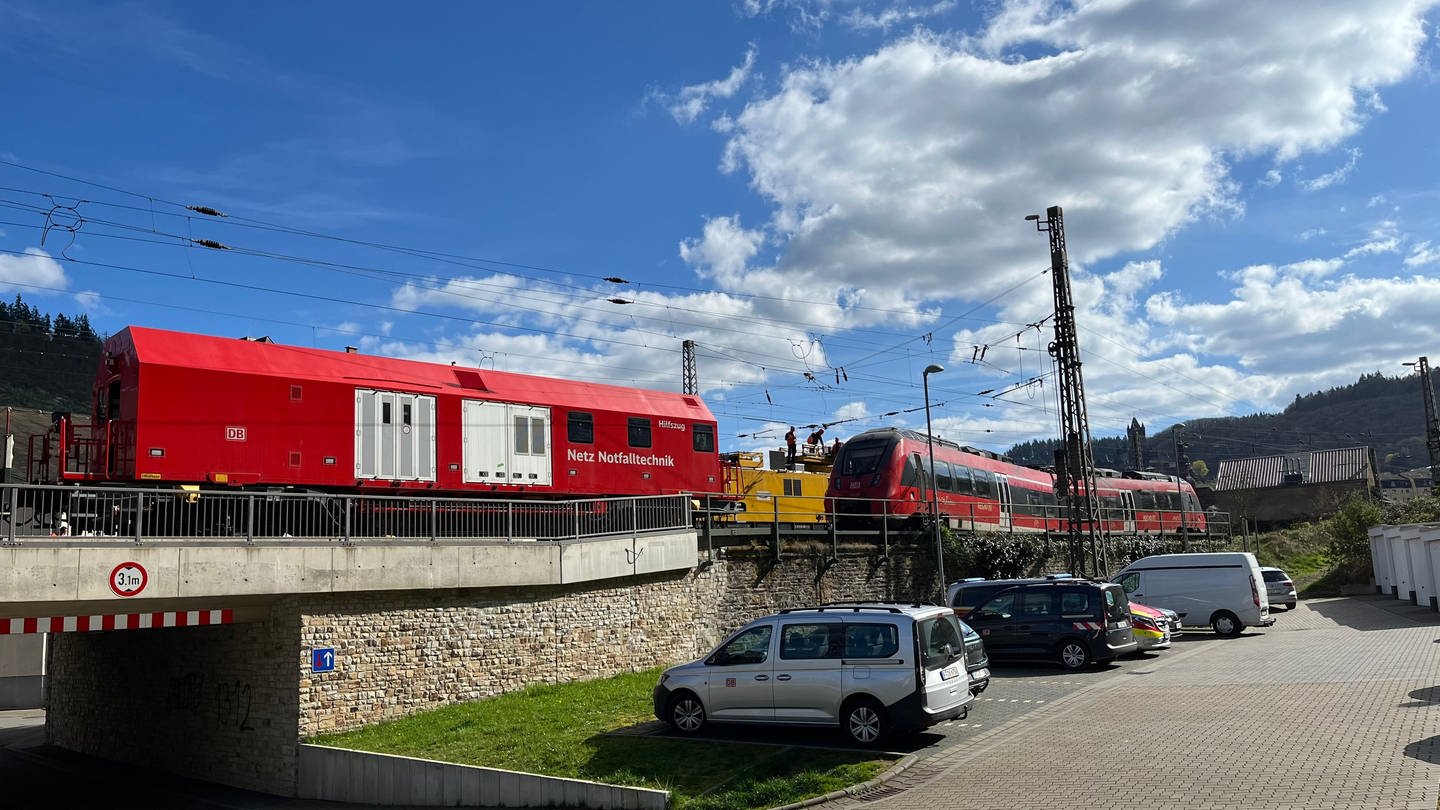 In Cochem ist ein Zug beim Rangieren entgleist und blockiert den Bahnhof. (Foto: SWR)