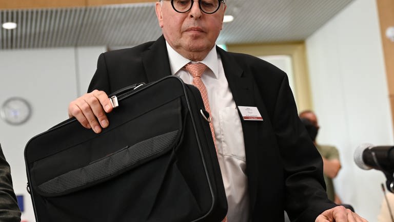 Jürgen Pföhler (CDU), ehemaliger Landrat des Kreises Ahrweiler, wird er jetzt disziplinarrechtlich belangt? (Foto: picture-alliance / Reportdienste, picture alliance/dpa | Arne Dedert)