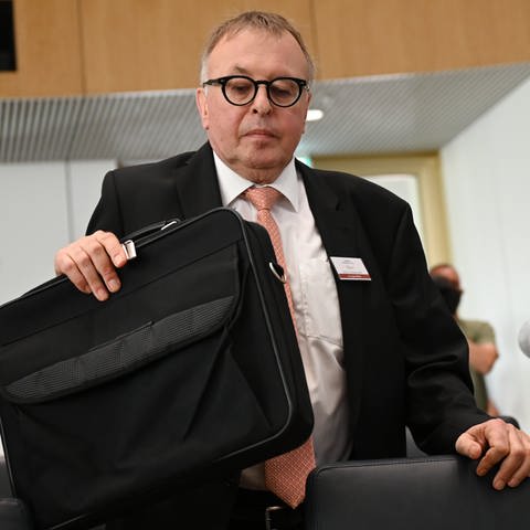 Jürgen Pföhler (CDU), ehemaliger Landrat des Kreises Ahrweiler, wird er jetzt disziplinarrechtlich belangt? (Foto: picture-alliance / Reportdienste, picture alliance/dpa | Arne Dedert)