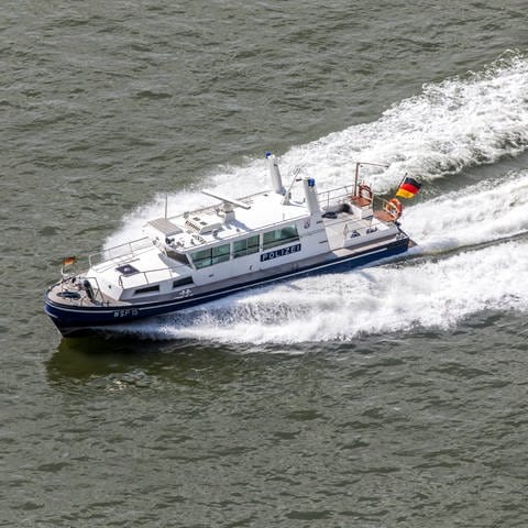 Die Wasserschutzpolizei Koblenz war bei einem tödlichen Unfall im Einsatz (Foto: picture-alliance / Reportdienste, picture alliance / Jochen Tack | Jochen Tack)