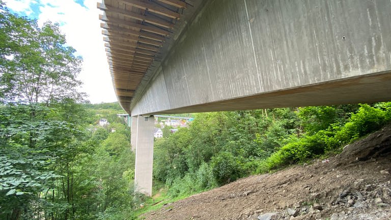 Auf der Brücken-Baustelle in Lahnstein laufen die Arbeiten
