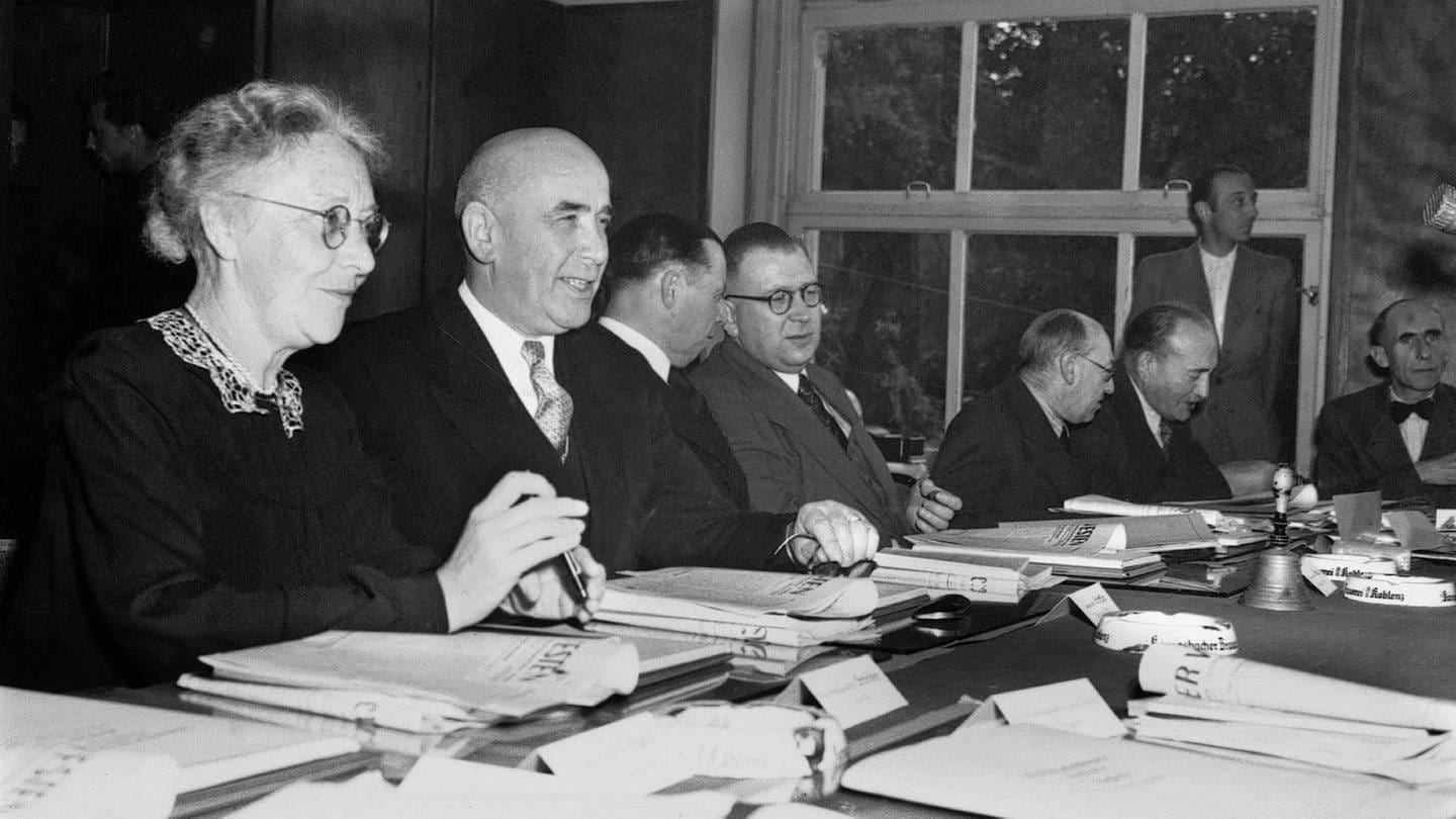Im Hotel Rittersturz in Koblenz begann am 8. Juli 1948 die Konferenz der elf westdeutschen Ministerpraesidenten. Sie gilt als erster Schritt zu einem deutschen Grundgesetz. (Foto: dpa Bildfunk, Picture Alliance)