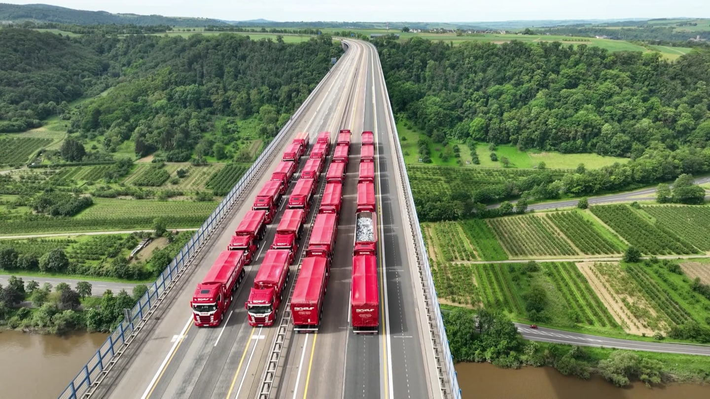 Belastungstest: 24 Lkw sind gleichzeitig auf der Moseltalbrücke 