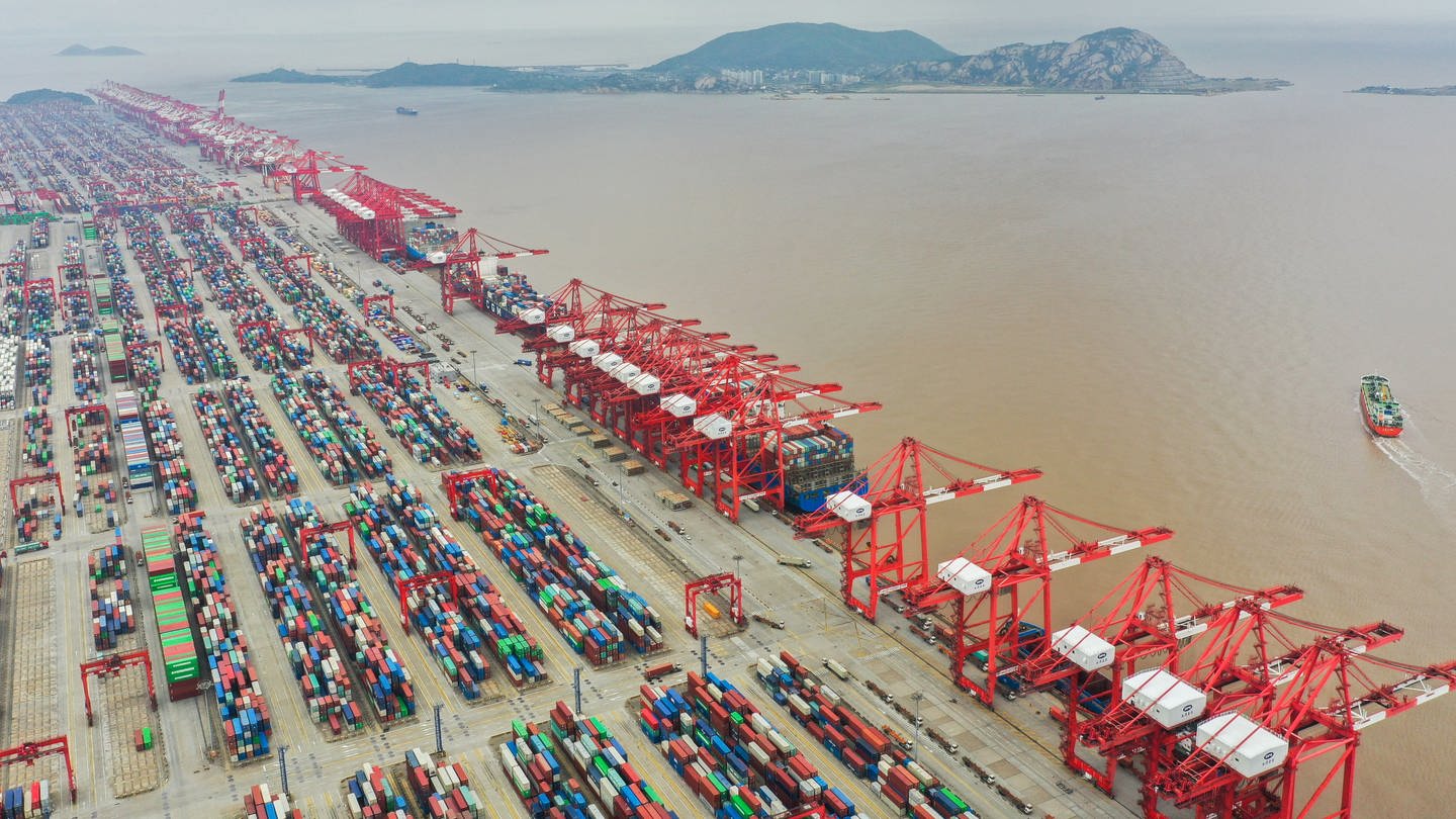 Container-Chaos in Shanghai trifft auch die Pfalz
