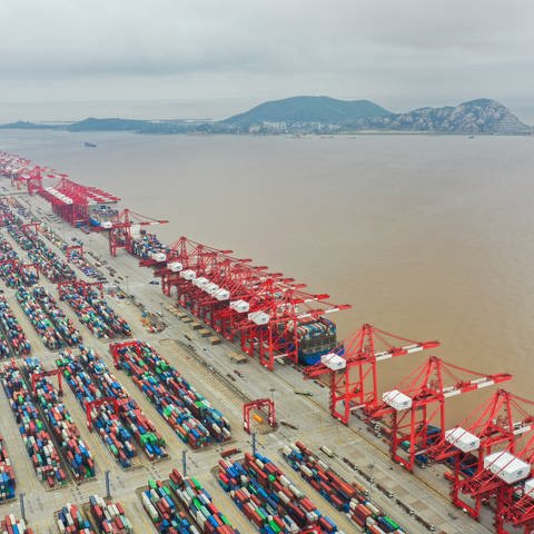 Blick auf den Hafen von Shanghai (China). (Foto: picture alliance/dpa/XinHua | Ding Ting)