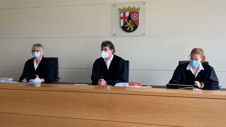 Die Richter am Verwaltungsgericht Neustadt (Foto: SWR)