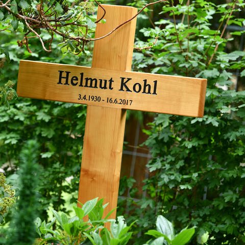 Das Grab von Helmut Kohl in Speyer (Foto: dpa Bildfunk, Picture Alliance)