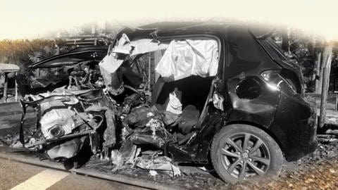 Autowrack von tödlichem Unfall bei Weisenheim am Berg (Foto: Privatfoto)