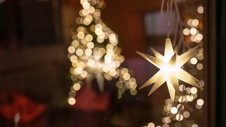 Die Weihnachtsbeleuchtung in Landau wird sparsamer ausfallen (Foto: dpa Bildfunk, Picture Alliance)
