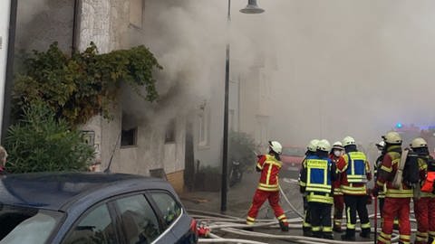 Löscharbeiten nach einem Brand in einem Einfamilienhaus in Ellerstadt (Foto: Freiwillige Feuerwehr Ellerstadt)