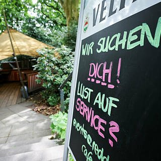 Die Gastronomie sucht Aushilfen - auch in der Pfalz (Foto: dpa Bildfunk, Picture Alliance)