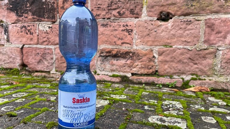 Mineralwasserflaschen des Lidl-Konzerns (Foto: SWR)