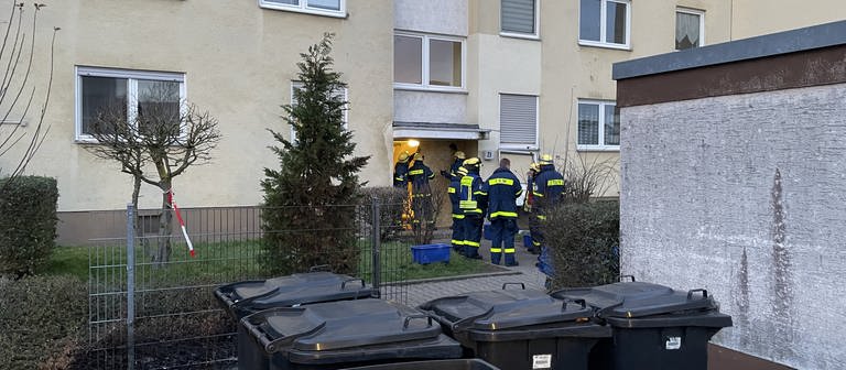 Explosion in Wohnhaus und Autrobrand in Haßloch (Foto: SWR)