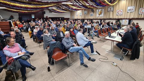 Bürgerversammlung in Neustadt-Diedesfeld (Foto: SWR)