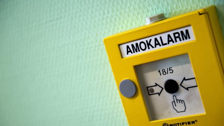So sieht der Knopf für den Amokalarm aus (Foto: dpa Bildfunk, Picture Alliance)