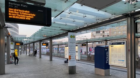 Zu dem Angriff auf den Fahrkartenkontrolleur kam es an einer Haltestelle im Stadtzentrum von Ludwigshafen. (Foto: SWR)