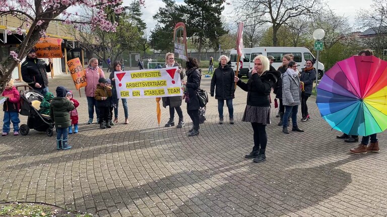 Kita-Eltern aus Waldsee demonstrieren (Foto: SWR)