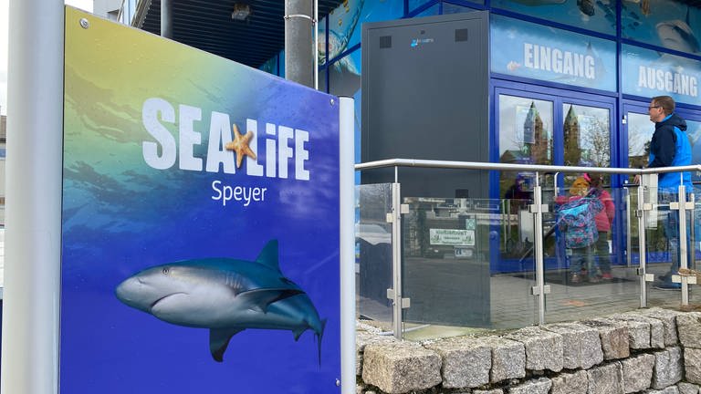 Sea Life Speyer mit geschlossenen Türen (Foto: SWR)