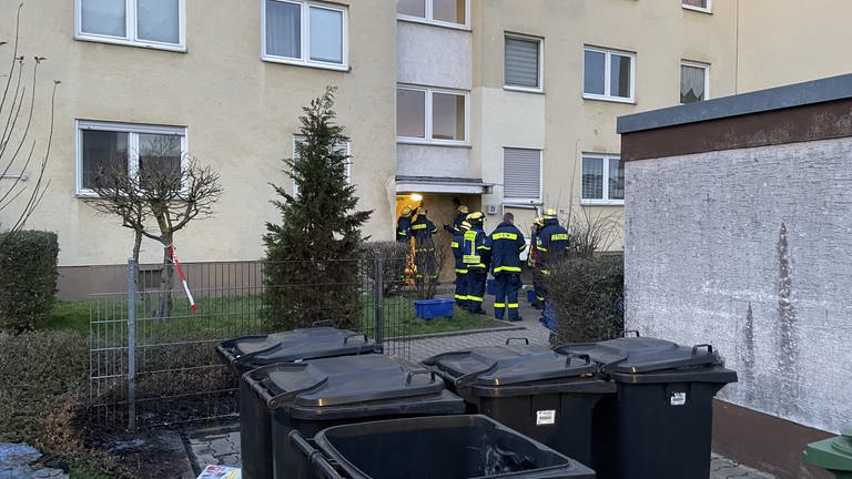 Explosion in Wohnhaus und Autrobrand in Haßloch (Foto: SWR)