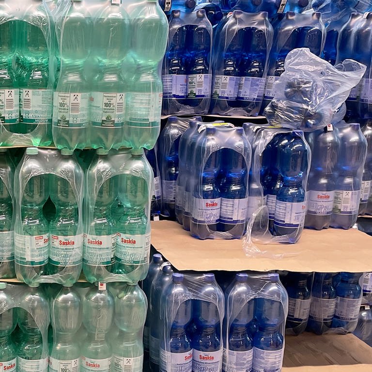 Mineralwasserflaschen des Lidl-Konzerns (Foto: SWR)