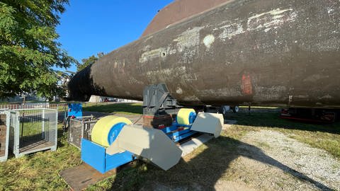 Technik-Museum Speyer U-Boot U17 Konstruktion zum Kippen des U-Bootes wird installiert (Foto: SWR)