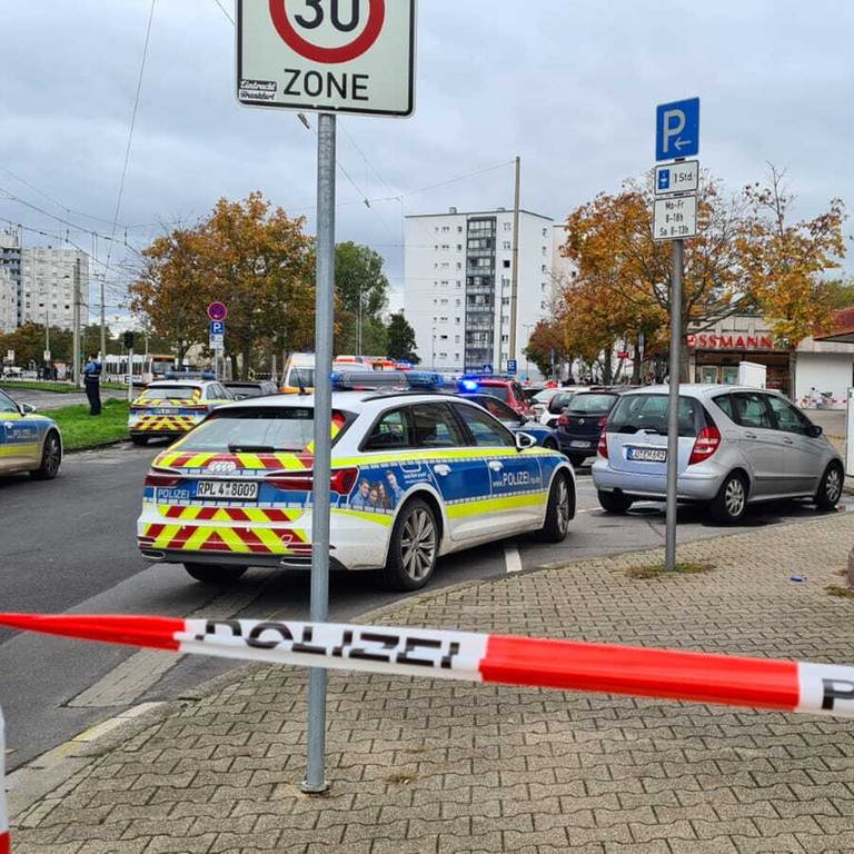 Der Tatort in Ludwisghafen-Oggersheim war damals weiträumig abgesperrt (Foto: dpa Bildfunk, picture alliance/dpa | Keutz TV-NEWS)