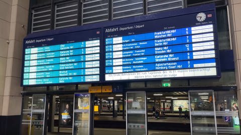 Bahnhofstafel im Mannheimer Hauptbahnhof beim Bahnstreik, die anzeigt, dass viele Züge ausfallen (Foto: SWR)