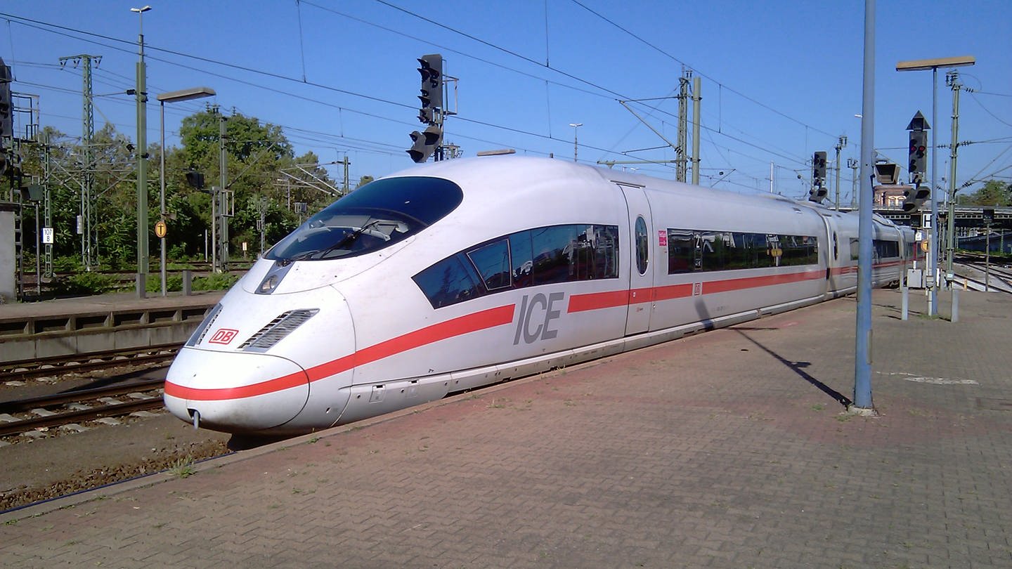 Nicht alle ICE-Linien werden durch Rheinland-Pfalz umgeleitet. Einige enden vorzeitig in Mannheim oder Frankfurt. Die ursprünglichen Ziele, z.B. Karlsruhe und Stuttgart, werden nicht angesteuert. (Foto: SWR)