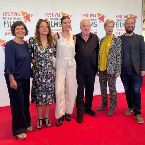 Anne Ratte-Polle (2.v.l.) wurde beim Festival des deutschen Films in Ludwigshafen mit dem Preis für Schauspielkunst ausgezeichnet. (Foto: SWR, SWR)