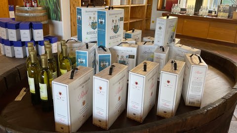Winzergenossenschaft Ruppertsberg: Wein nachhaltig verpackt als "Bag-in-Box" für den Export nach Skandinavien (Foto: SWR)