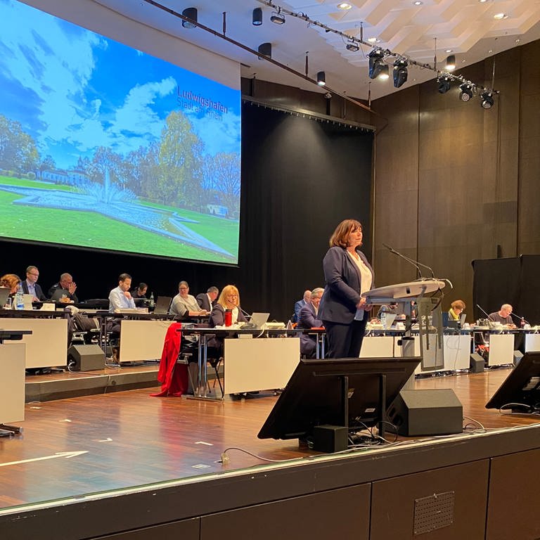 OB Jutte Steinruck bei der Sitzung des Hauptausschusses  der Stadt Ludwigshafen (Foto: SWR)