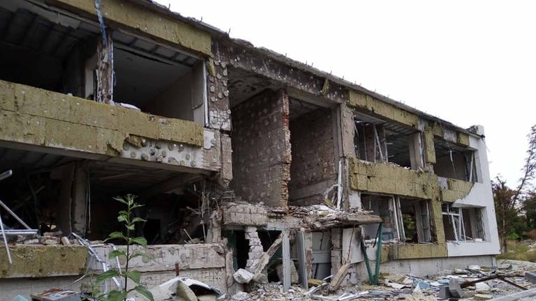 Ukrainische Gebäude mit Kriegsschäden
