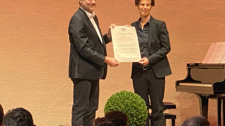 Publizistin Carolin Emcke erhält den Sinsheimer-Preis in Freinsheim (Foto: SWR)